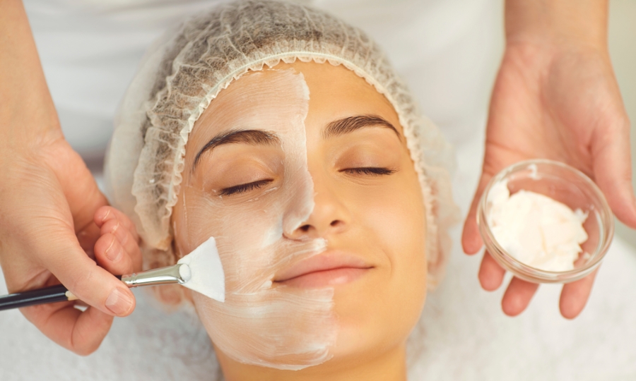 Mascarillas caseras y cremas hidratantes para la piel