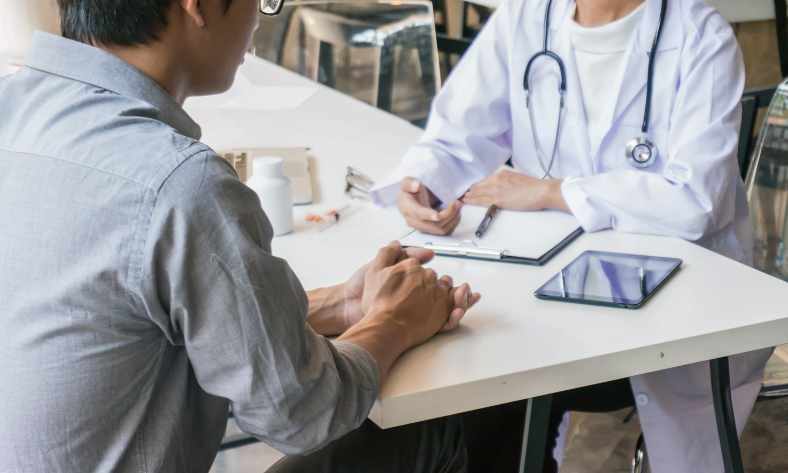 paciente hombre doctor