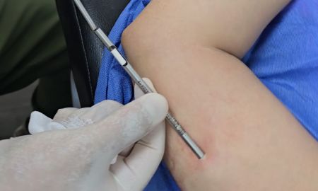 como se coloca un chip regulador